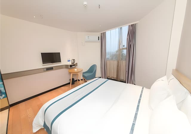 Stand Queen Room