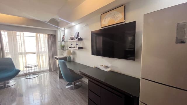Gallery Room, 1 Queen Bed, City View