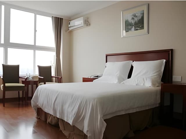 Business Queen Room