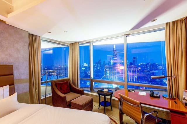 Executive Room, 1 King Bed, Partial Lake View, Executive Level
