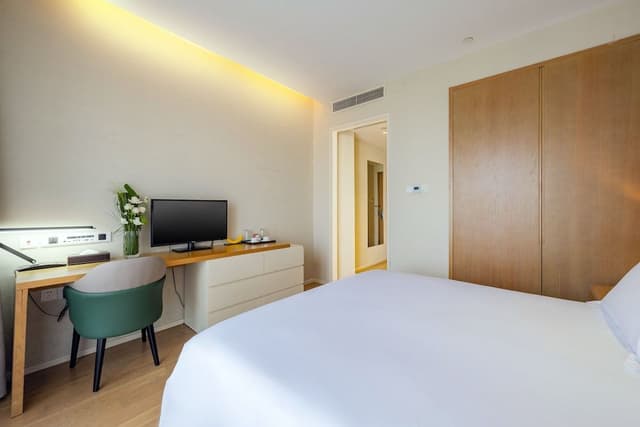 Standard Room, 1 King Bed, Balcony