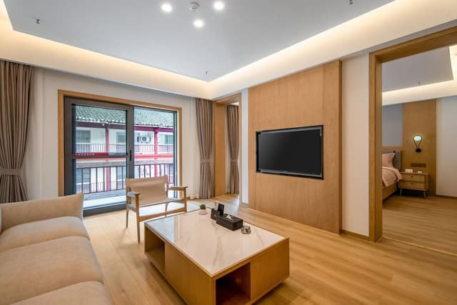 Luxury Suite