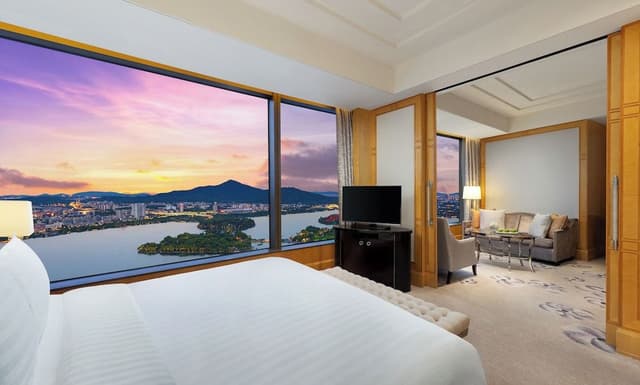 Horzion Grand Premier Lake View King