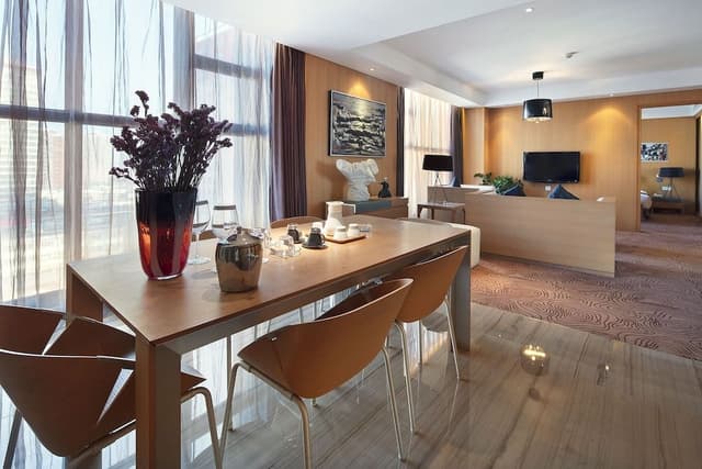 Deluxe Suite