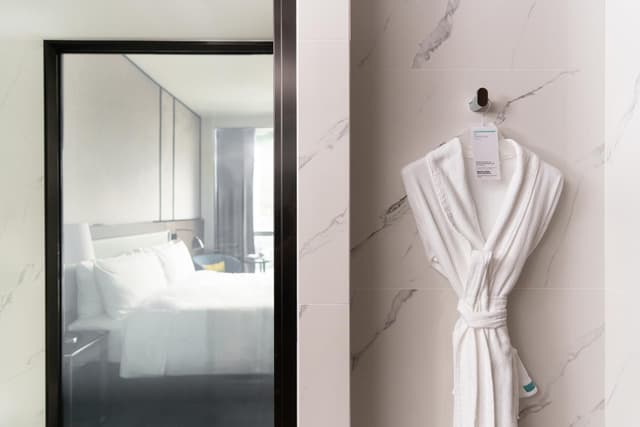 Larger Guest room, 1 King