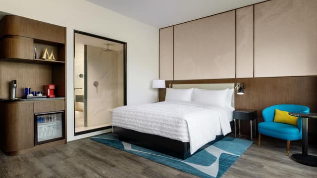 Larger Guest room, 1 King