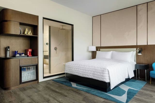 Larger Guest room, 1 King