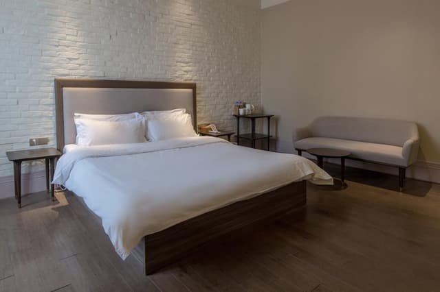 Hotel Queen Room