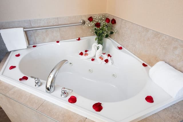 Suite, 1 King Bed with Sofa bed, Non Smoking, Jetted Tub