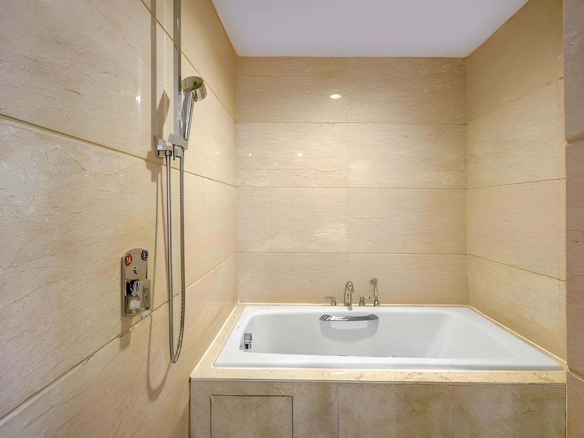โรงแรมแมนฮัตตัน (Manhattan Hotel)1
