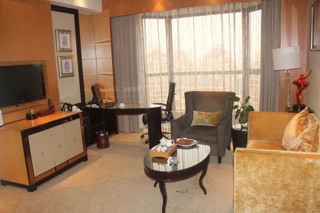 Suite, 1 King Bed, Smoking