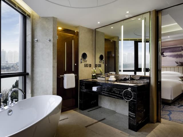 Deluxe Suite, 1 King Bed, Club Lounge Access, River View