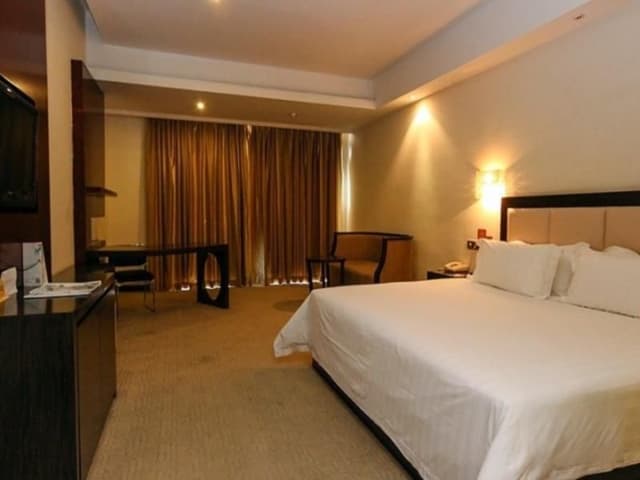 Deluxe King Bed