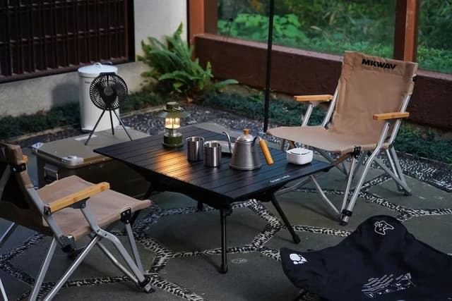 Camping Courtyard King Bed Room