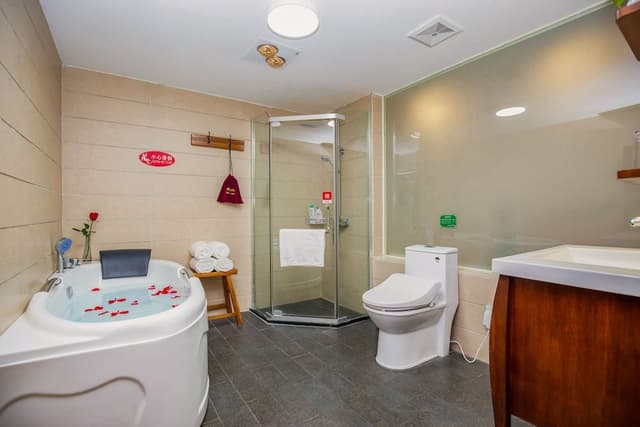 Deluxe Family Suite
