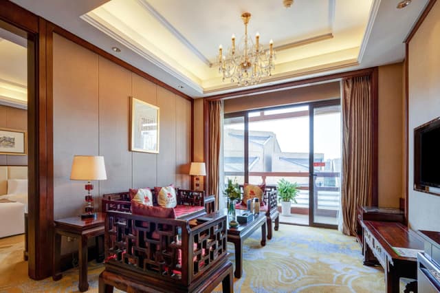 Queen Room with View