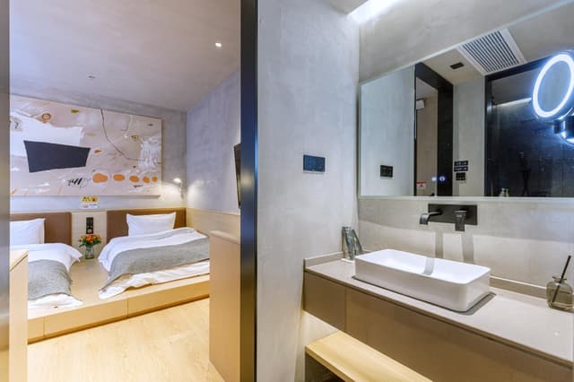 Deluxe Floor Standard Double Room - Non-Smoking