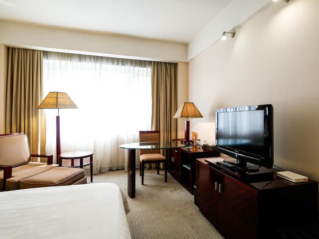 Business King Bed