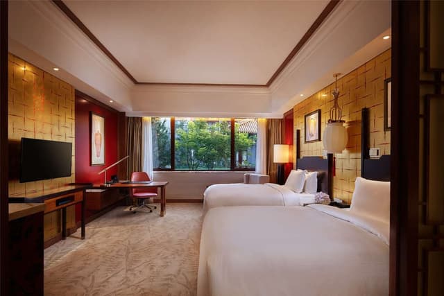 TWIN DELUXE ROOM W/COURTYARD VIEW AND BALCONY