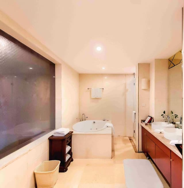 Suite, 1 King Bed, Non Smoking (Runli)