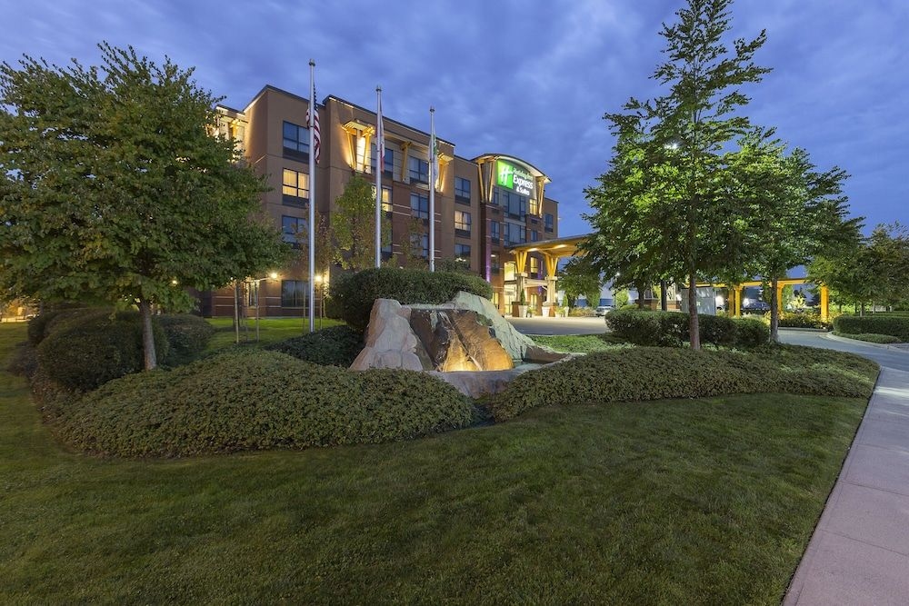 Holiday Inn Express Hotel Suites Riverport Richmond4