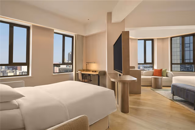 KING DELUXE ROOM