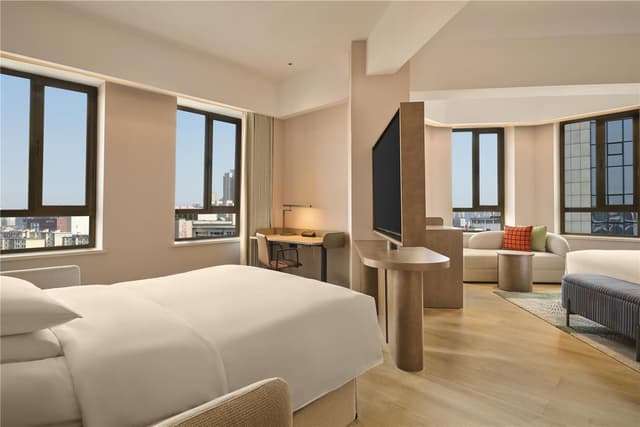 KING DELUXE ROOM