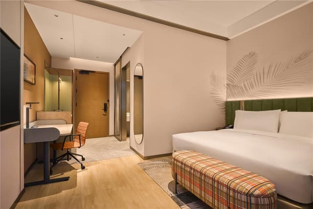 KING ACCESSIBLE ROOM