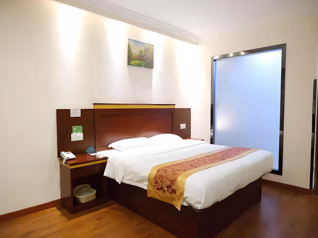 GTR Special offer - Guest Room with One 1.8M Bed