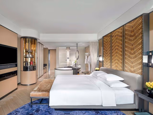 Luxury Room, 1 King Bed