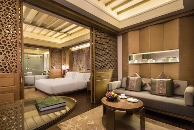 Suite, 1 King Bed (Pagoda Lake)