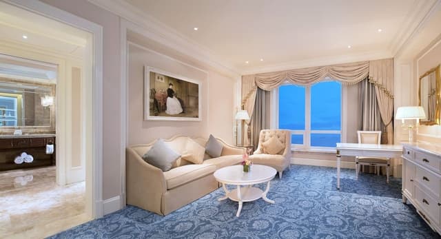 Suite, 1 King Bed, Ocean View
