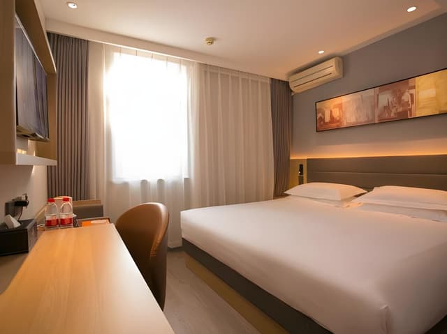 WH - Deluxe Bed Room