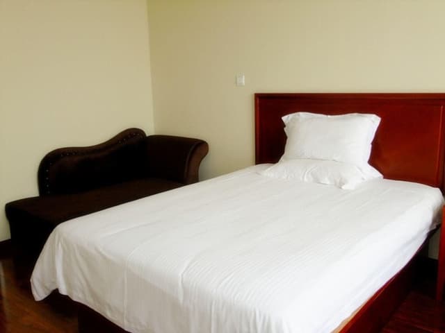 GTR - Guest Room with One 1.8M Bed