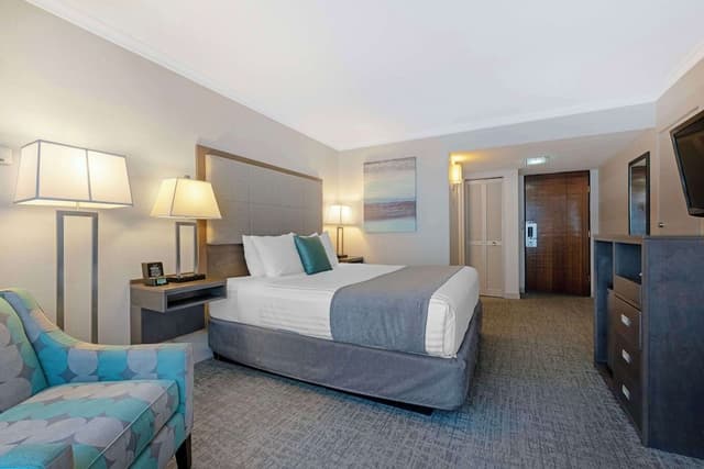 Suite, 1 Queen Bed, Non Smoking (with Sofabed;Separate Living Room)