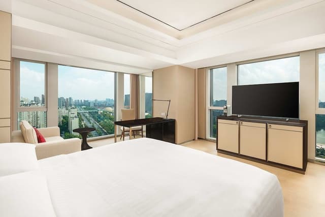 Executive Room, 1 King Bed, Corner