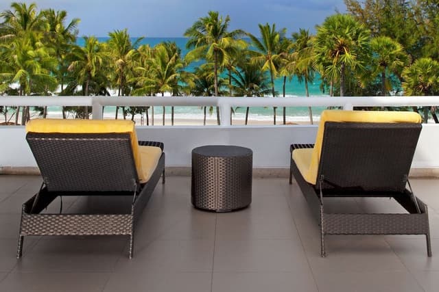 Room, 1 King Bed, Pool View