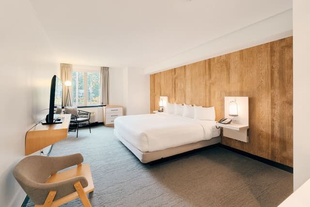 Deluxe Room, 1 King Bed