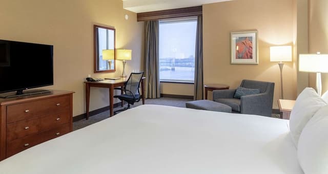 One King Bed, Club Floor