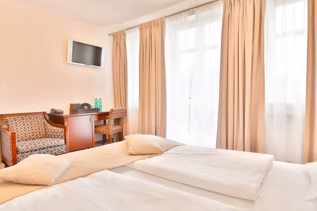 Deluxe Room with Balcony & Colonnade View