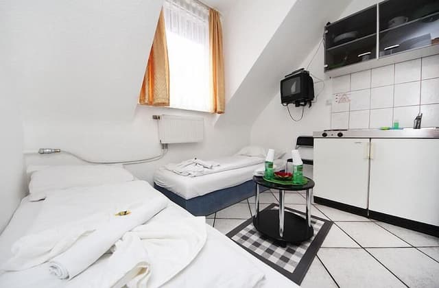 Twin Room, Kitchenette