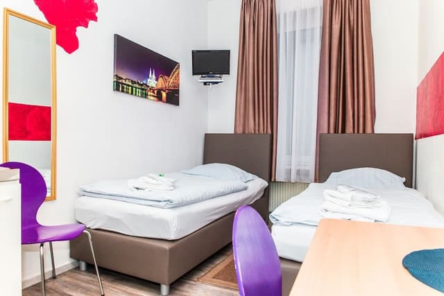 Twin Room, Kitchenette