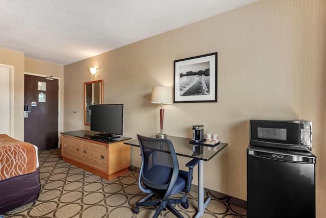 Standard Room, 1 Queen Bed, Non Smoking, Ground Floor