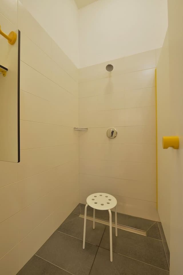 Basic Shared Dormitory, Mixed Dorm, Shared Bathroom (8 people)