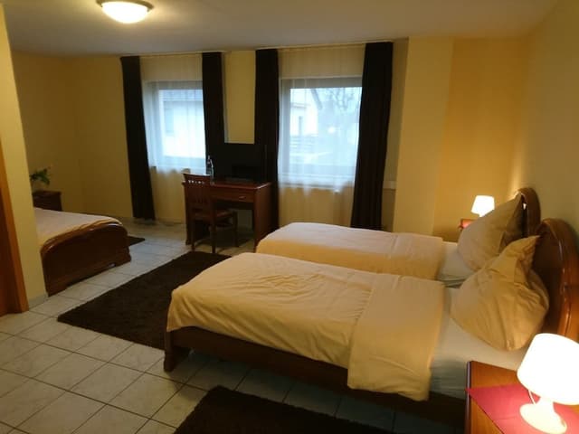 Economy Triple Room