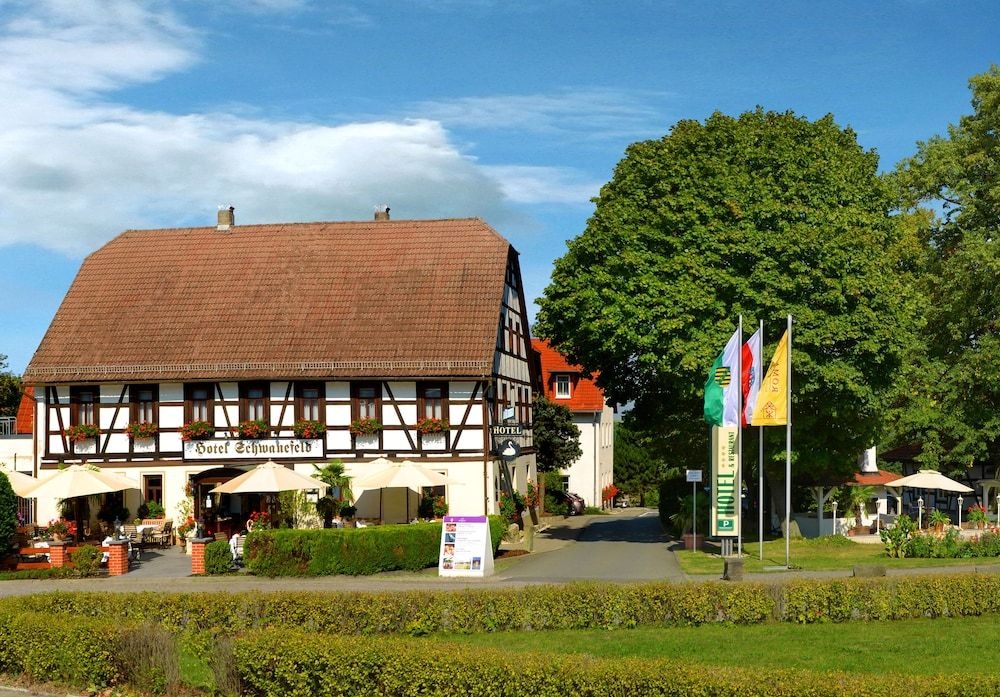 ROMANTIK HOTEL SCHWANEFELD1