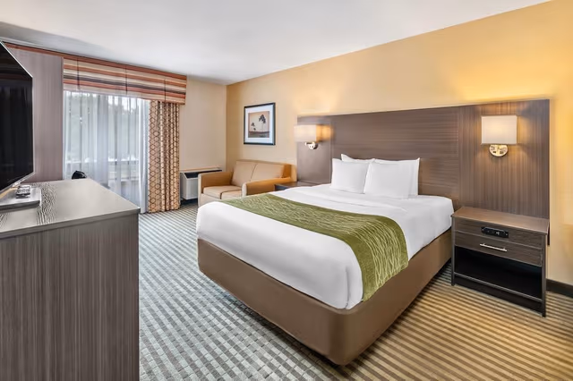 Standard Room, 1 Queen Bed with Sofa bed, Non Smoking (Interior Corridor 2nd Floor)