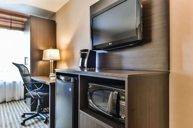 Standard Room, 1 King Bed, Ground Floor