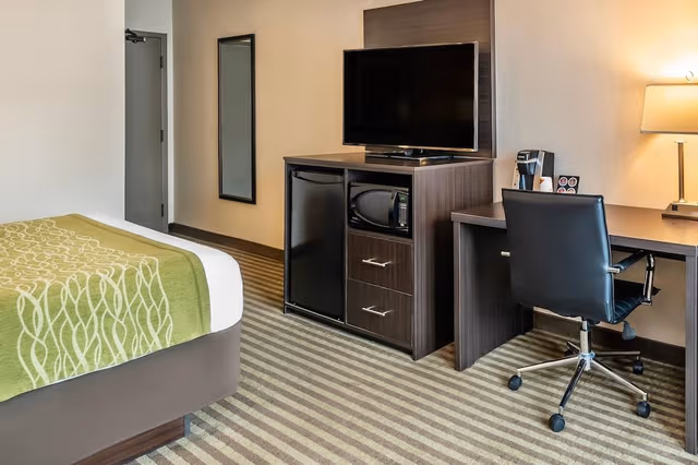 Standard Room, 1 Queen Bed with Sofa bed, Non Smoking (Interior Corridor 2nd Floor)