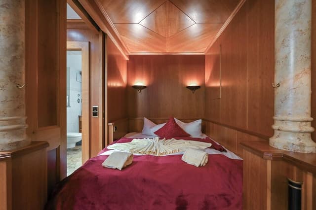 Luxury Suite, 1 Queen Bed with Sofa bed, Kitchenette, Lake View (Suite)